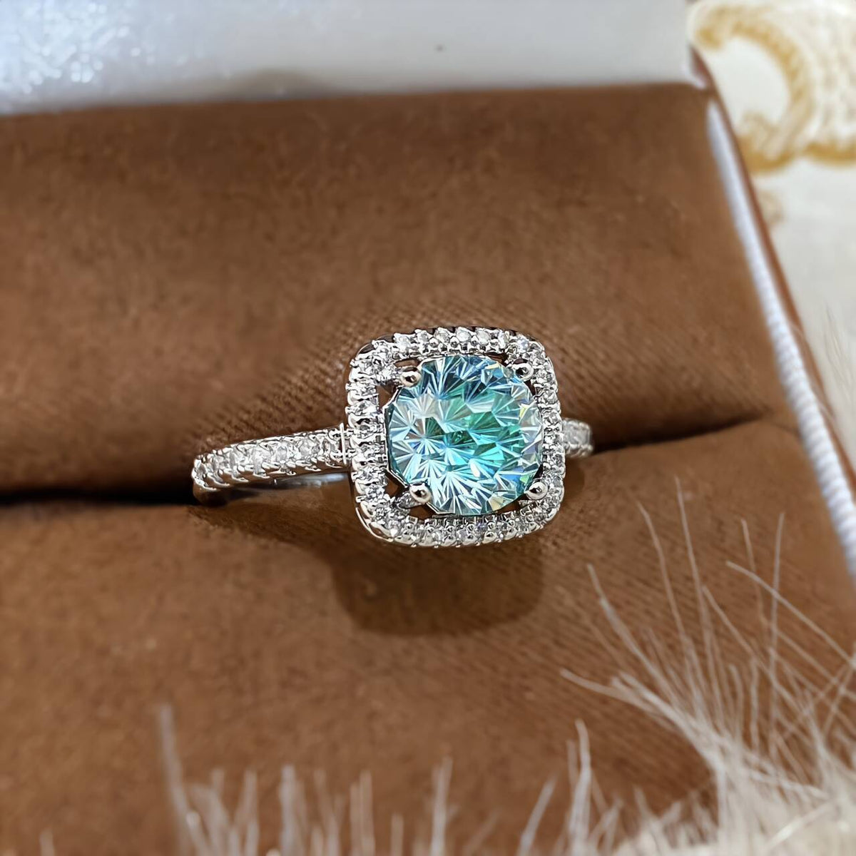 High-End Imitation Diamond Six-Claw Ring