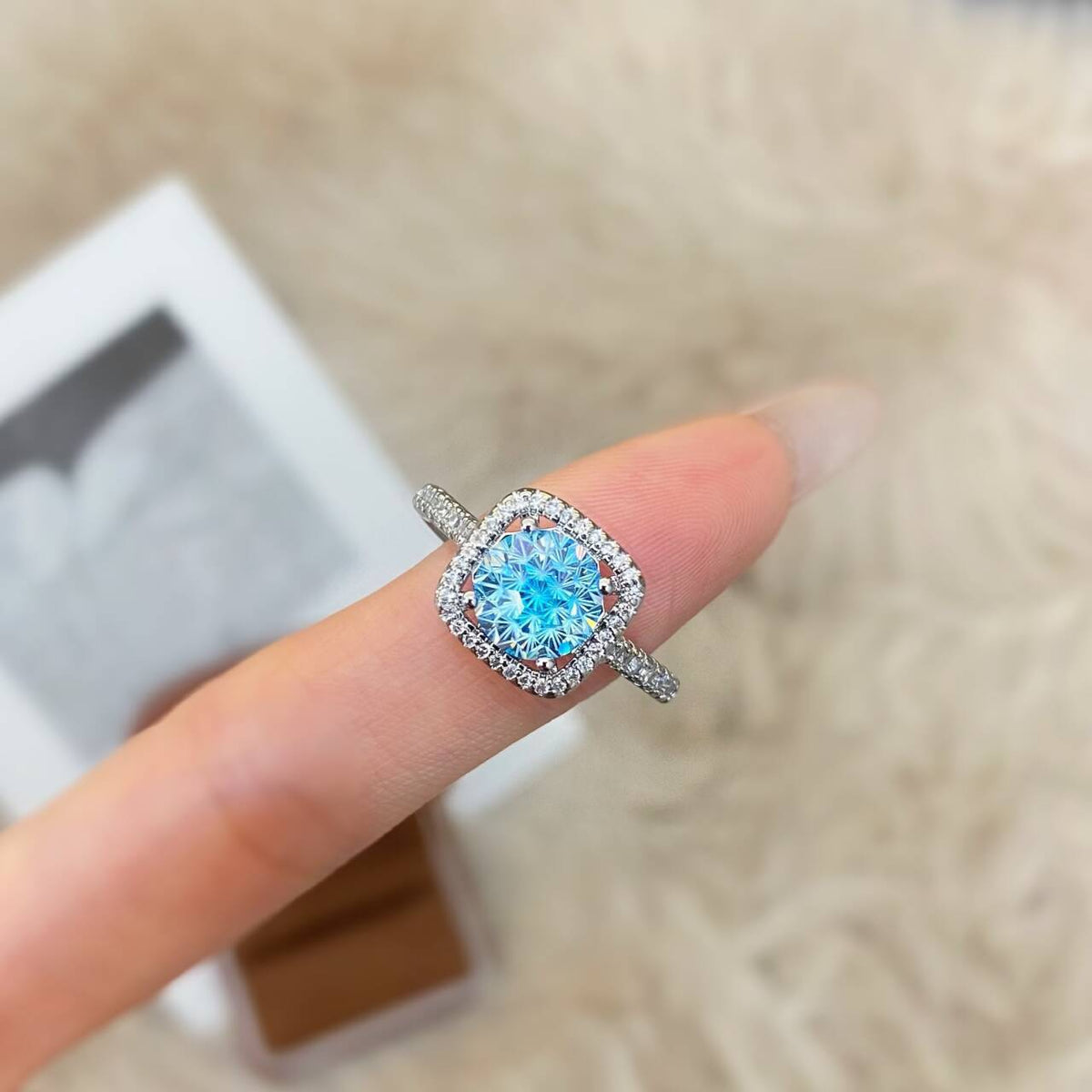 High-End Imitation Diamond Six-Claw Ring