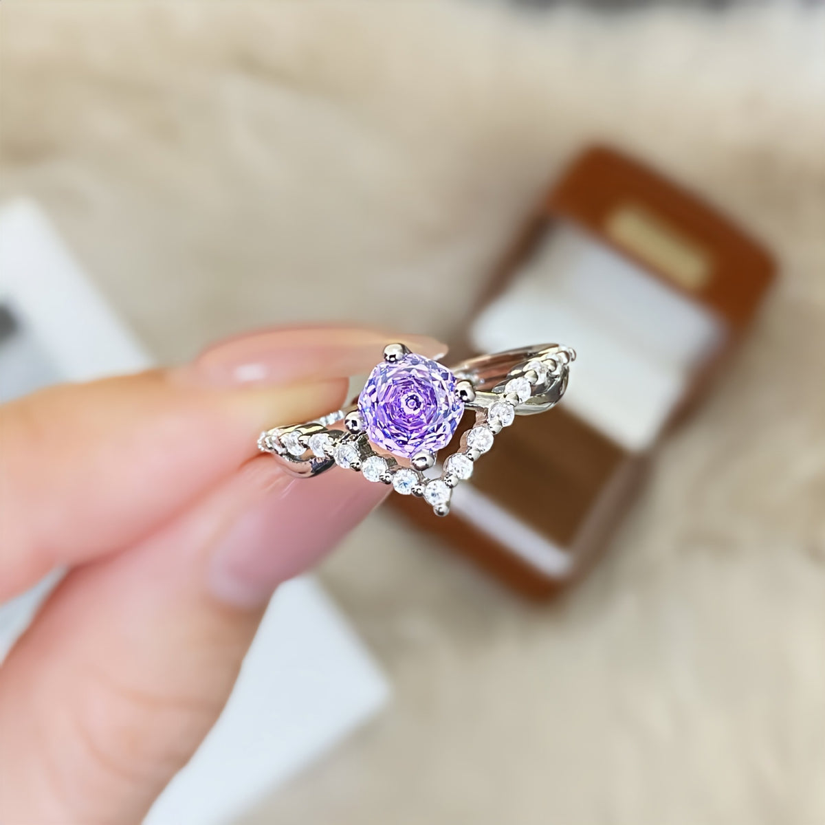High-End Imitation Diamond Six-Claw Ring