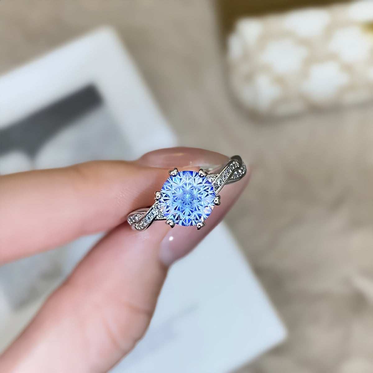 High-End Imitation Diamond Six-Claw Ring